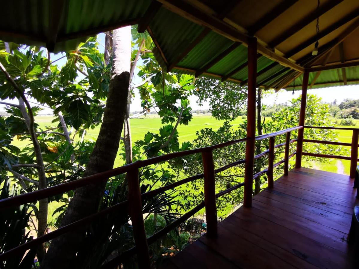 Lake Side View Cabana Tissamaharama Exterior photo