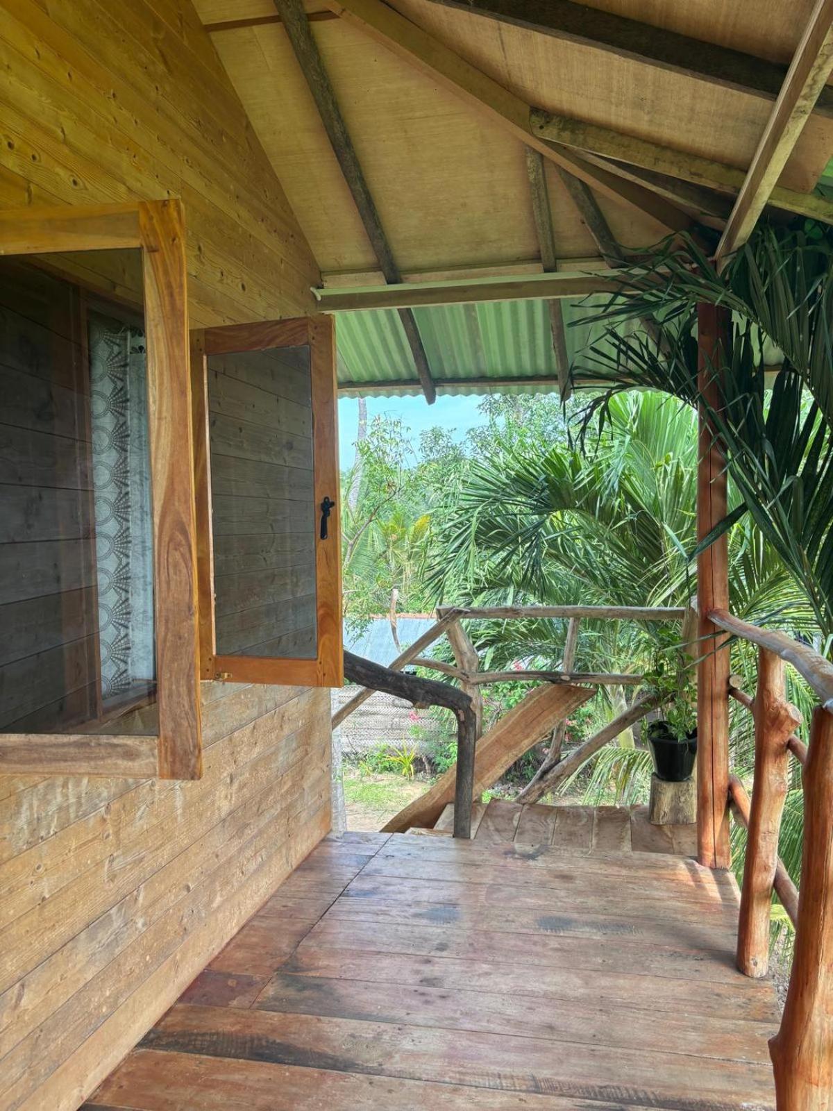 Lake Side View Cabana Tissamaharama Exterior photo